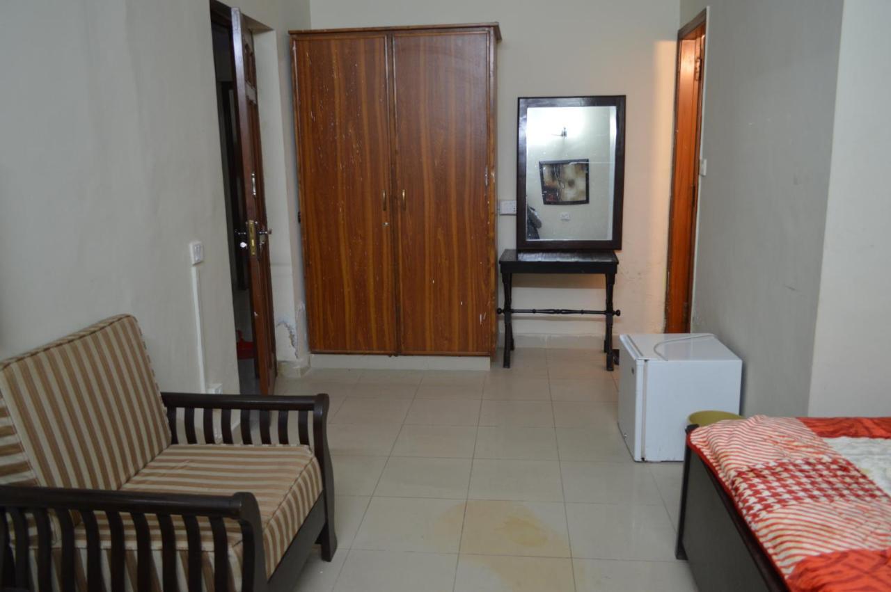 Tourist Hub Islamabad Bed & Breakfast Luaran gambar