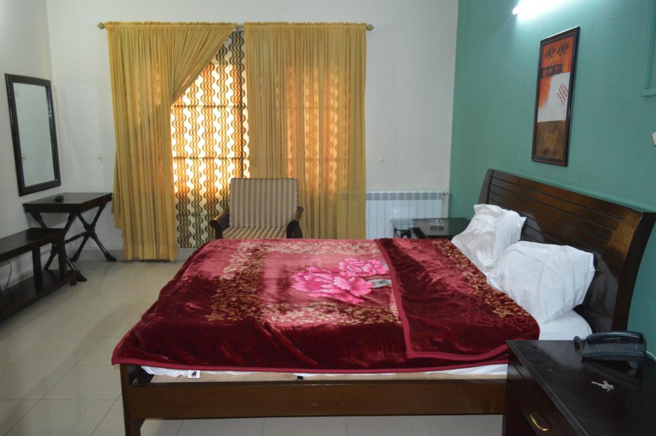 Tourist Hub Islamabad Bed & Breakfast Luaran gambar